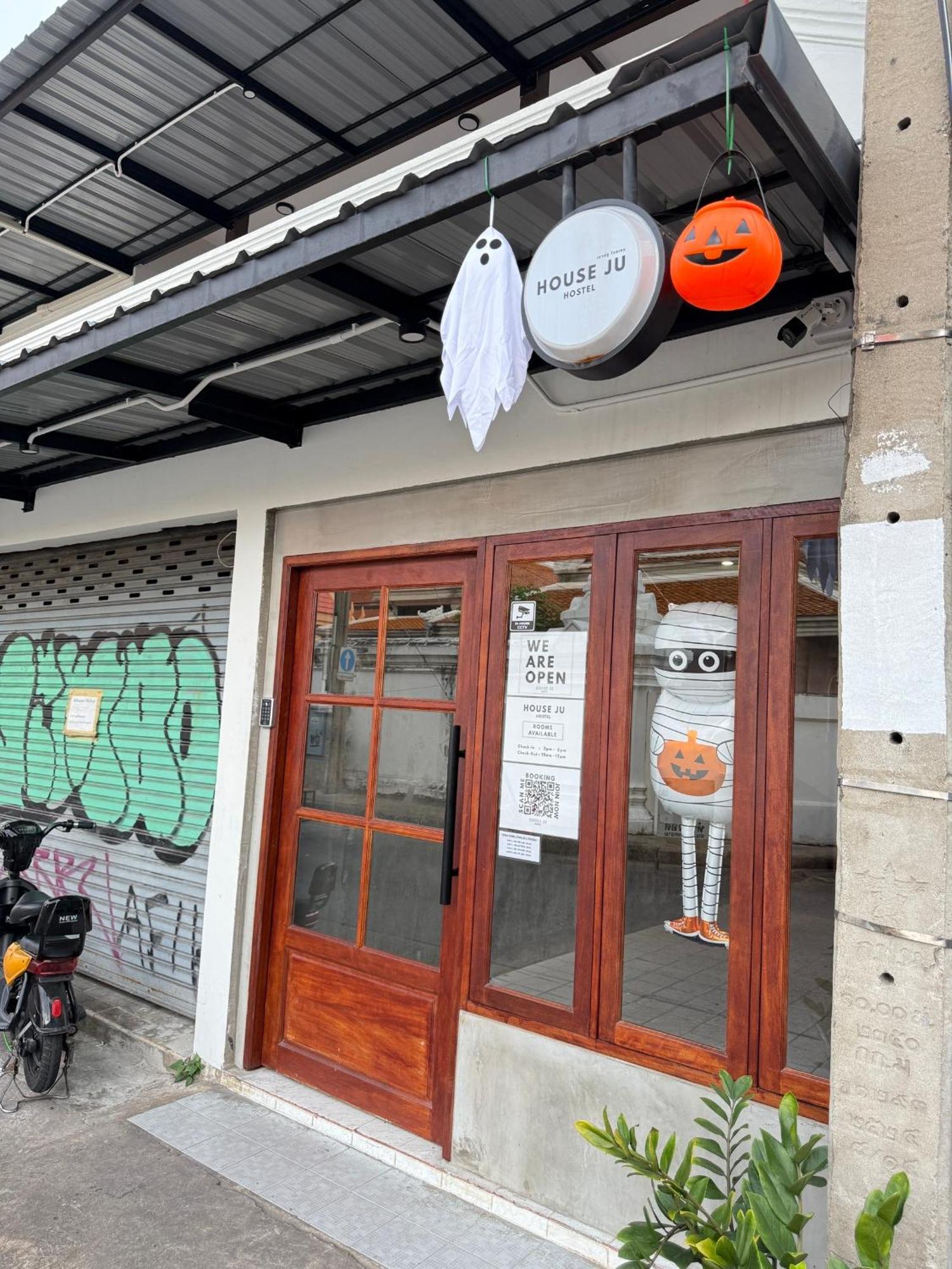 House Ju Hostel Bangkok Exterior photo