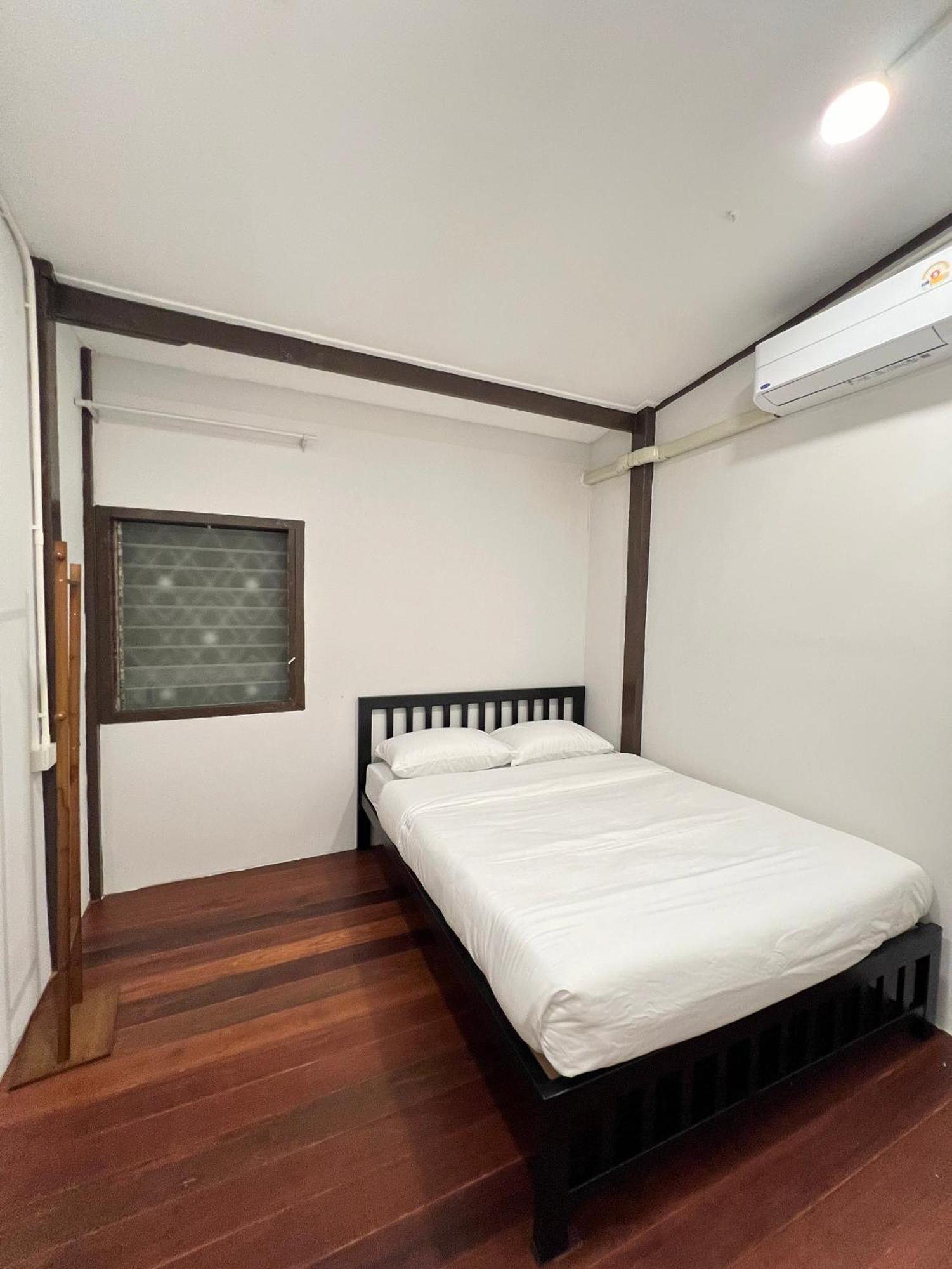 House Ju Hostel Bangkok Exterior photo