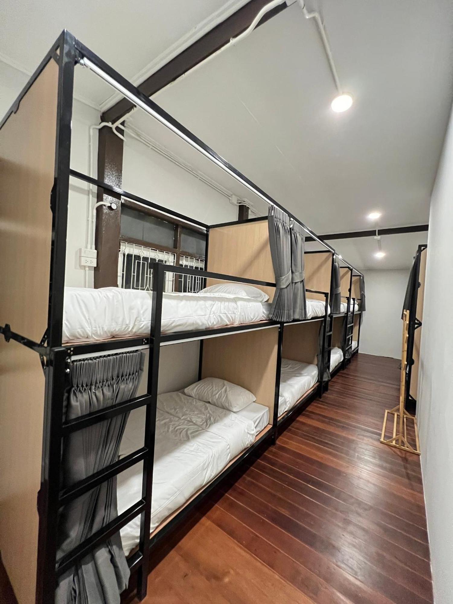 House Ju Hostel Bangkok Exterior photo