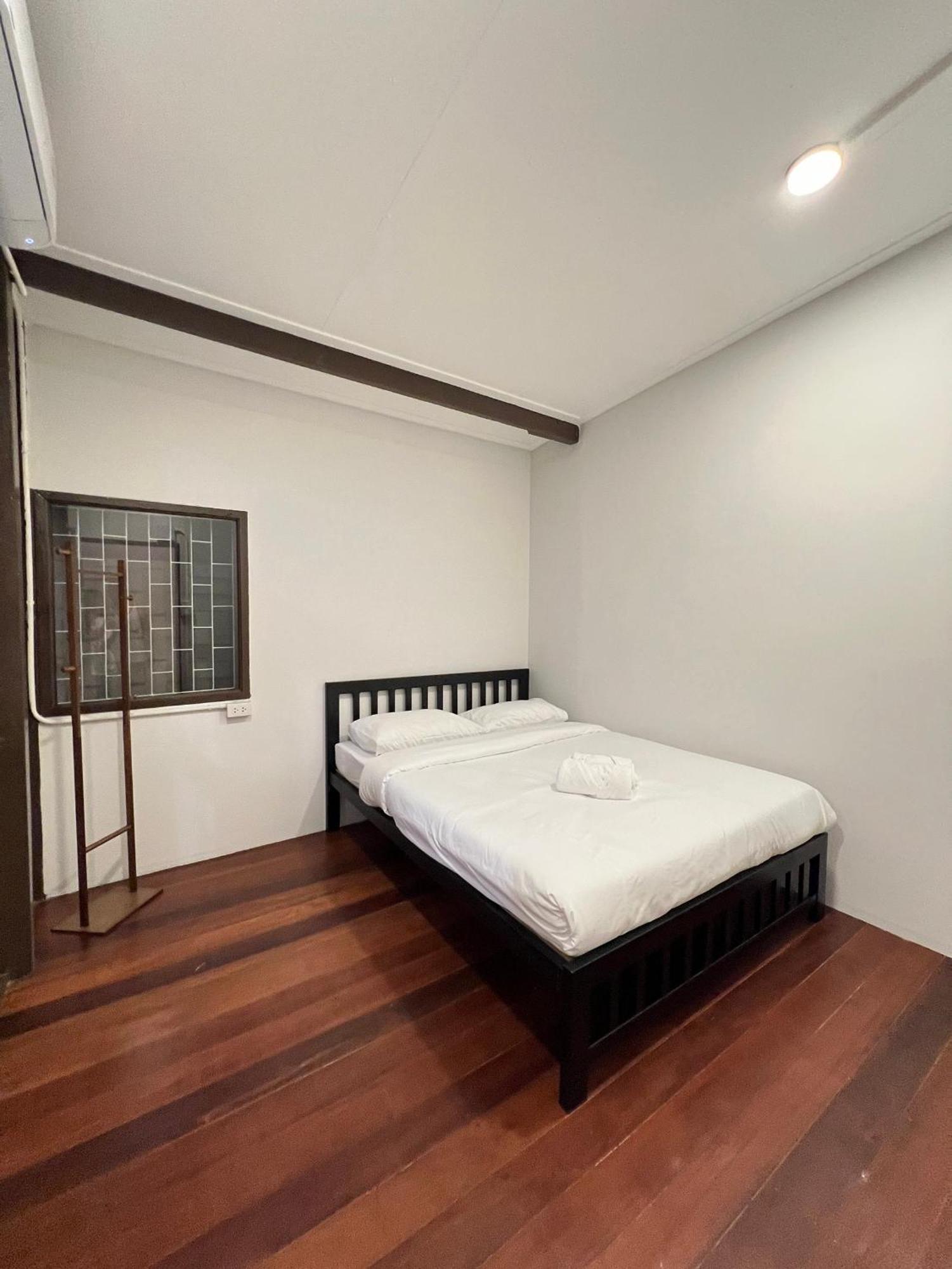 House Ju Hostel Bangkok Exterior photo