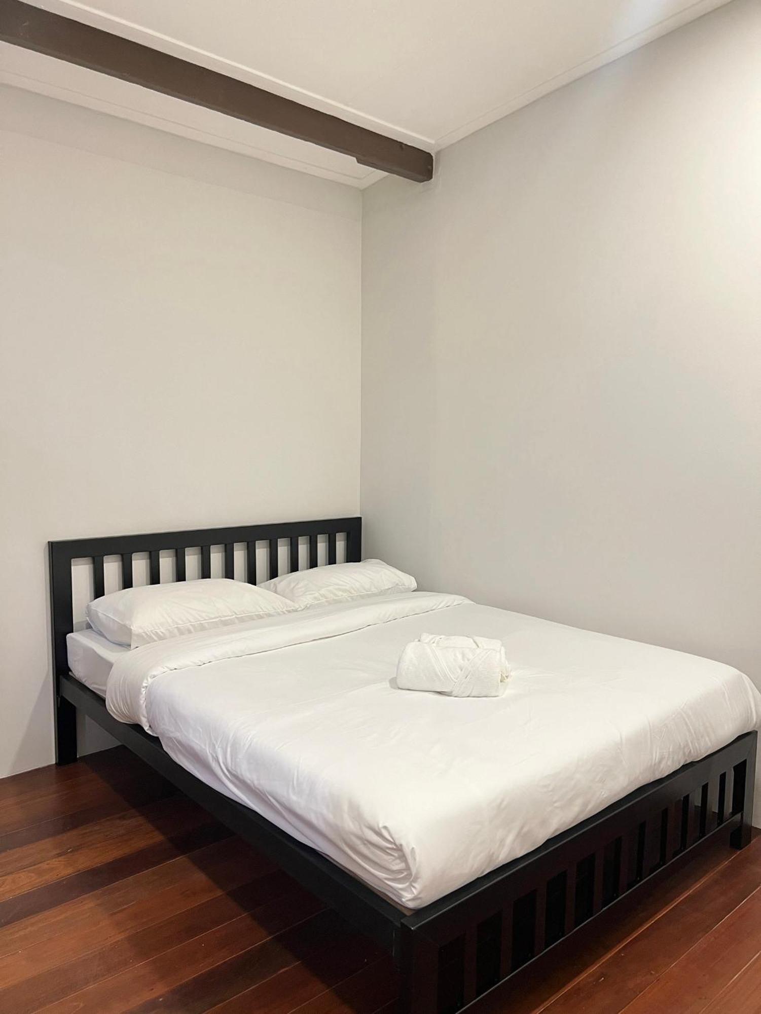 House Ju Hostel Bangkok Exterior photo