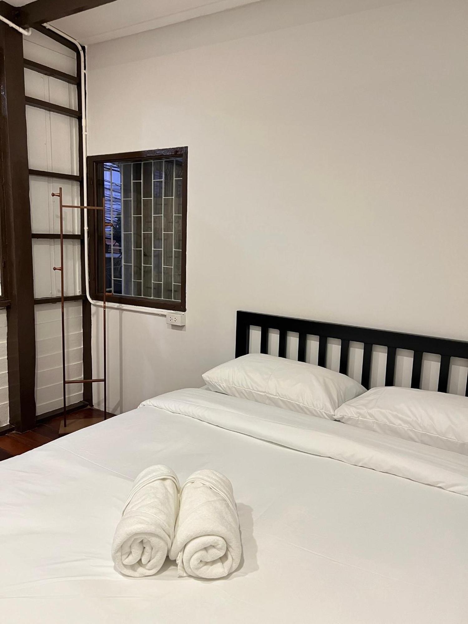 House Ju Hostel Bangkok Exterior photo